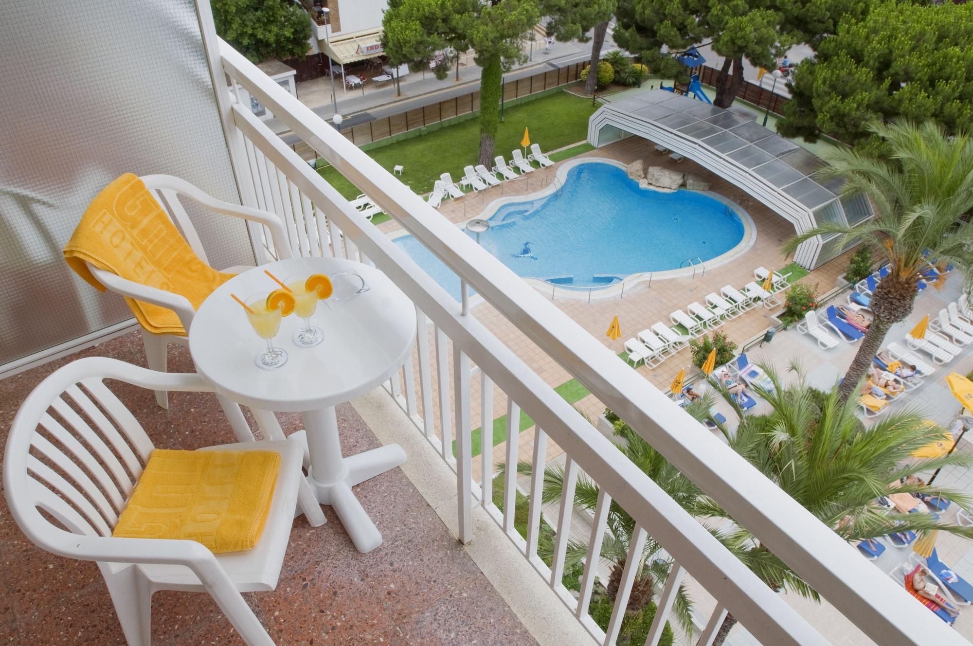 GHT Oasis Park&Spa Lloret de Mar Bagian luar foto