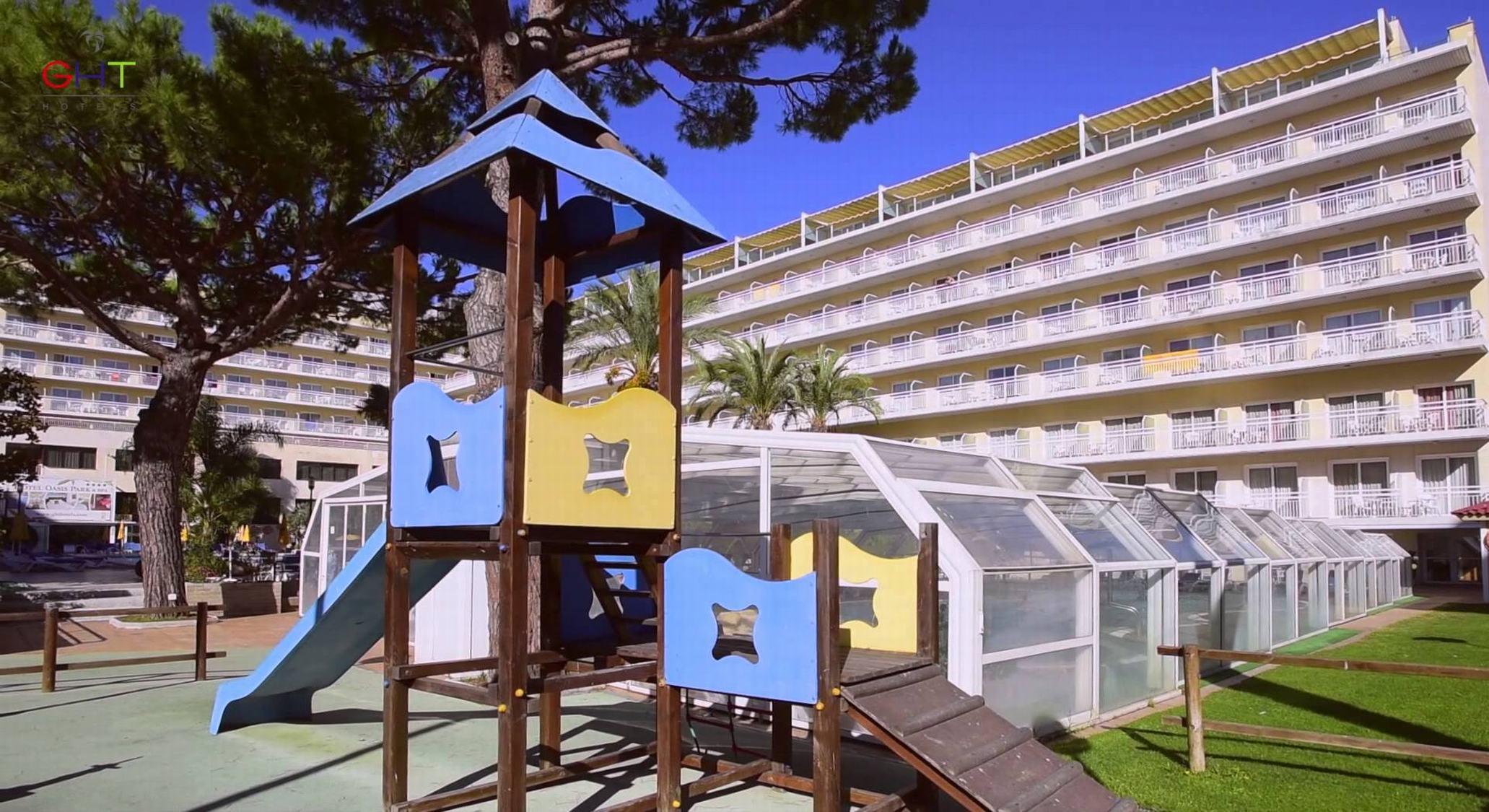 GHT Oasis Park&Spa Lloret de Mar Bagian luar foto