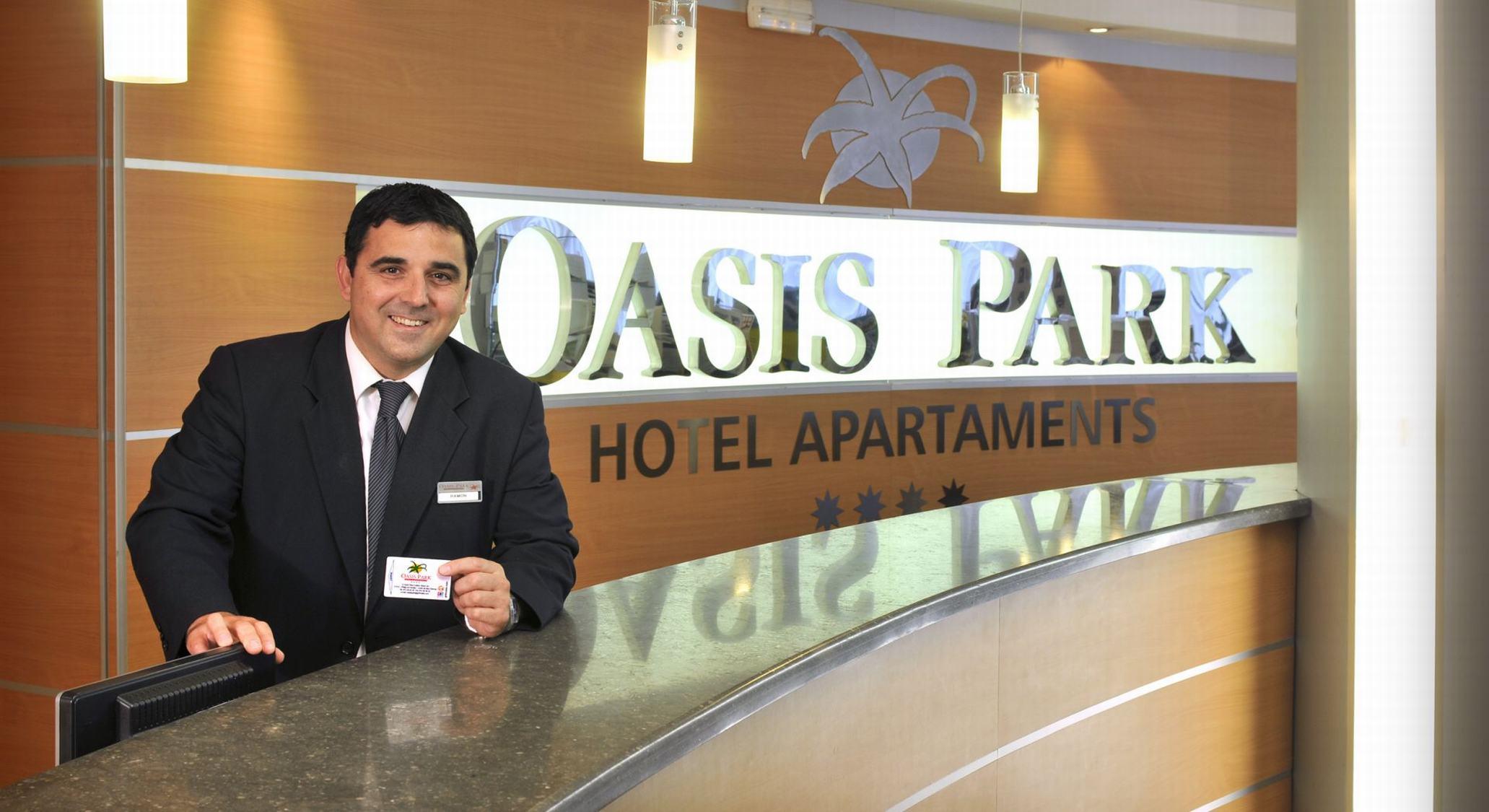 GHT Oasis Park&Spa Lloret de Mar Bagian luar foto